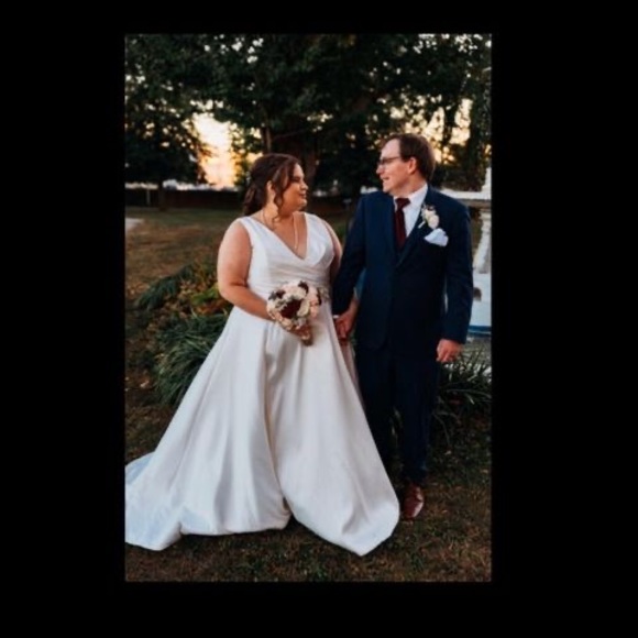 Meet your Posher, Danielle - Picture 1 of 1